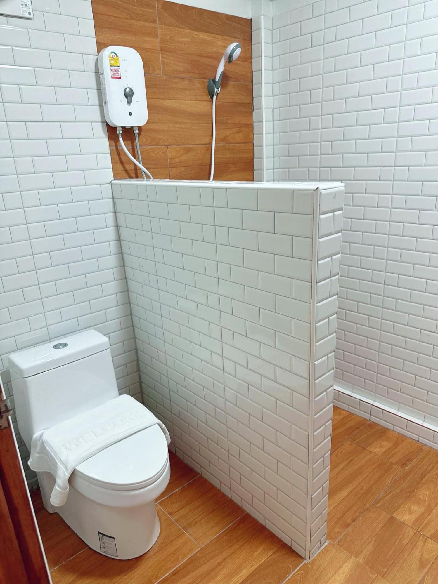 Service Apartment ห้อง102 ใจกลางเมืองใกล้แหล่งท่องเที่ยว Lampang Bagian luar foto